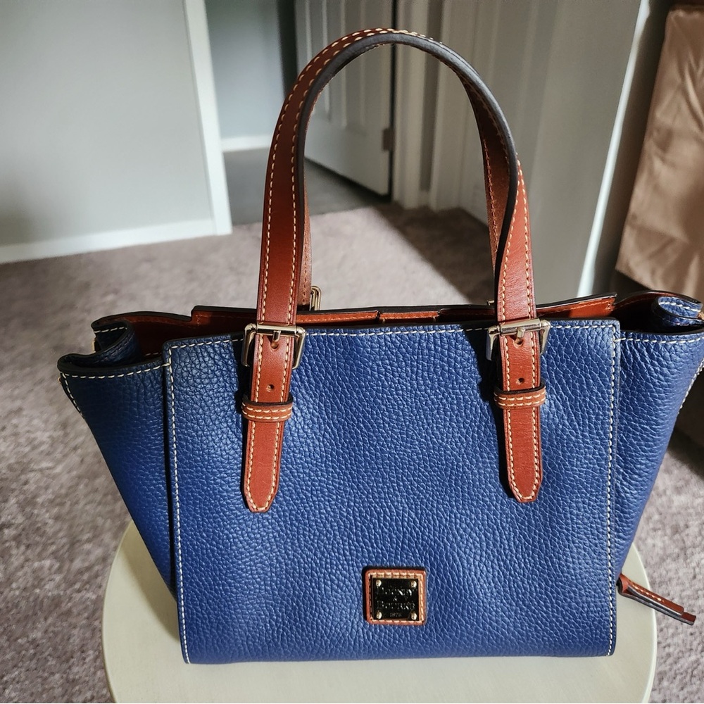 Dooney & Bourke Mindy Crossbody Pebble Grain Ocean missing shoulder strap